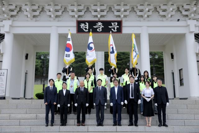 [NSP NEWS Image]한국교육학술정보원, 호국보훈의 달 맞아 국립영천호국원 참배 및 봉사활동 실시