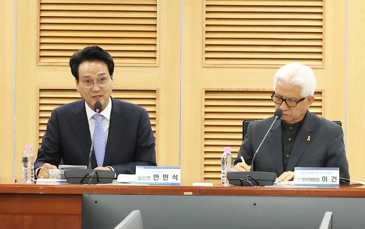 -25일 안민석 경기도교육감 당선인(왼쪽)이 ‘경기 교육활동보호국, 왜 어떻게 만들 것인가’ 토론회에서 발언을 하고 있다. (사진 = 안민석 경기도교육감 당선인 인수위)