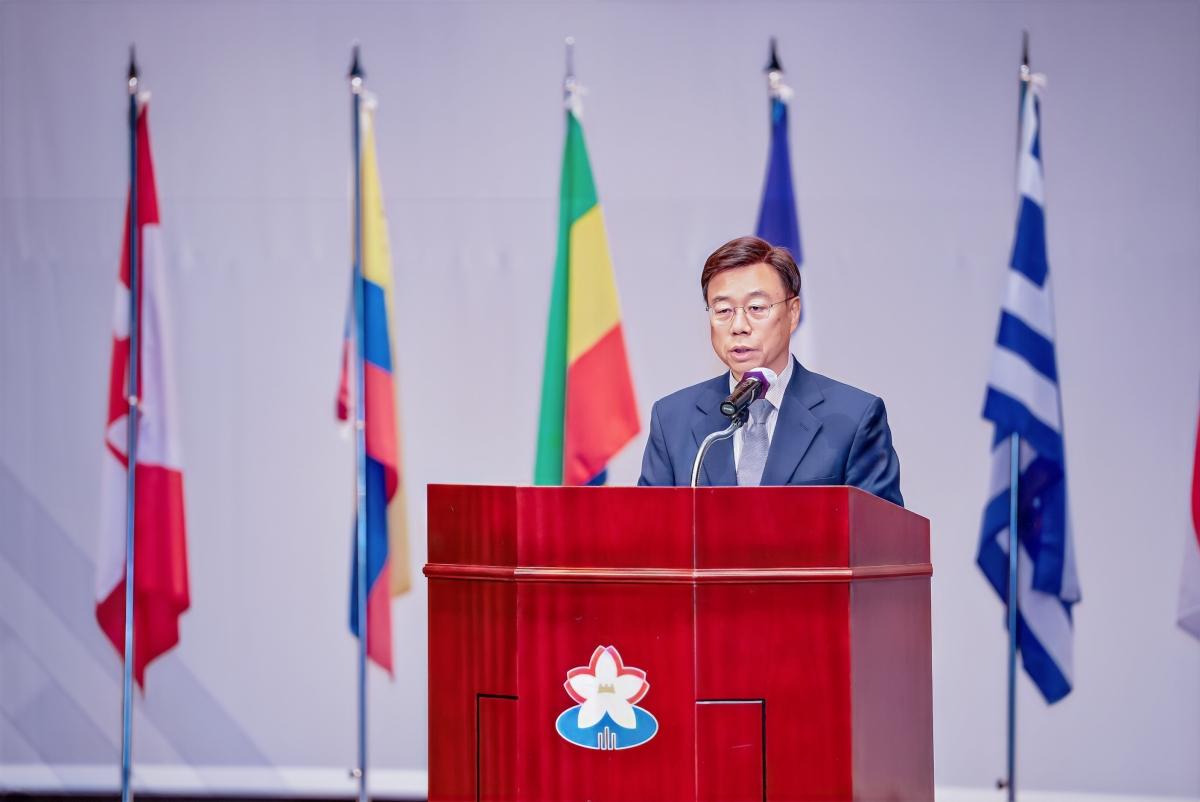 -신상진 성남시장이 6·25전쟁 제76주년 기념식에 참석해 기념사를 전하고 있다. (사진 = 성남시)