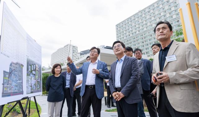 [NSP NEWS Image][현장에 답이 있다] 김동연, 개방 앞둔 ‘경기정원’ 현장 점검…“행정 타운을 도민의 친환경 휴식처로”