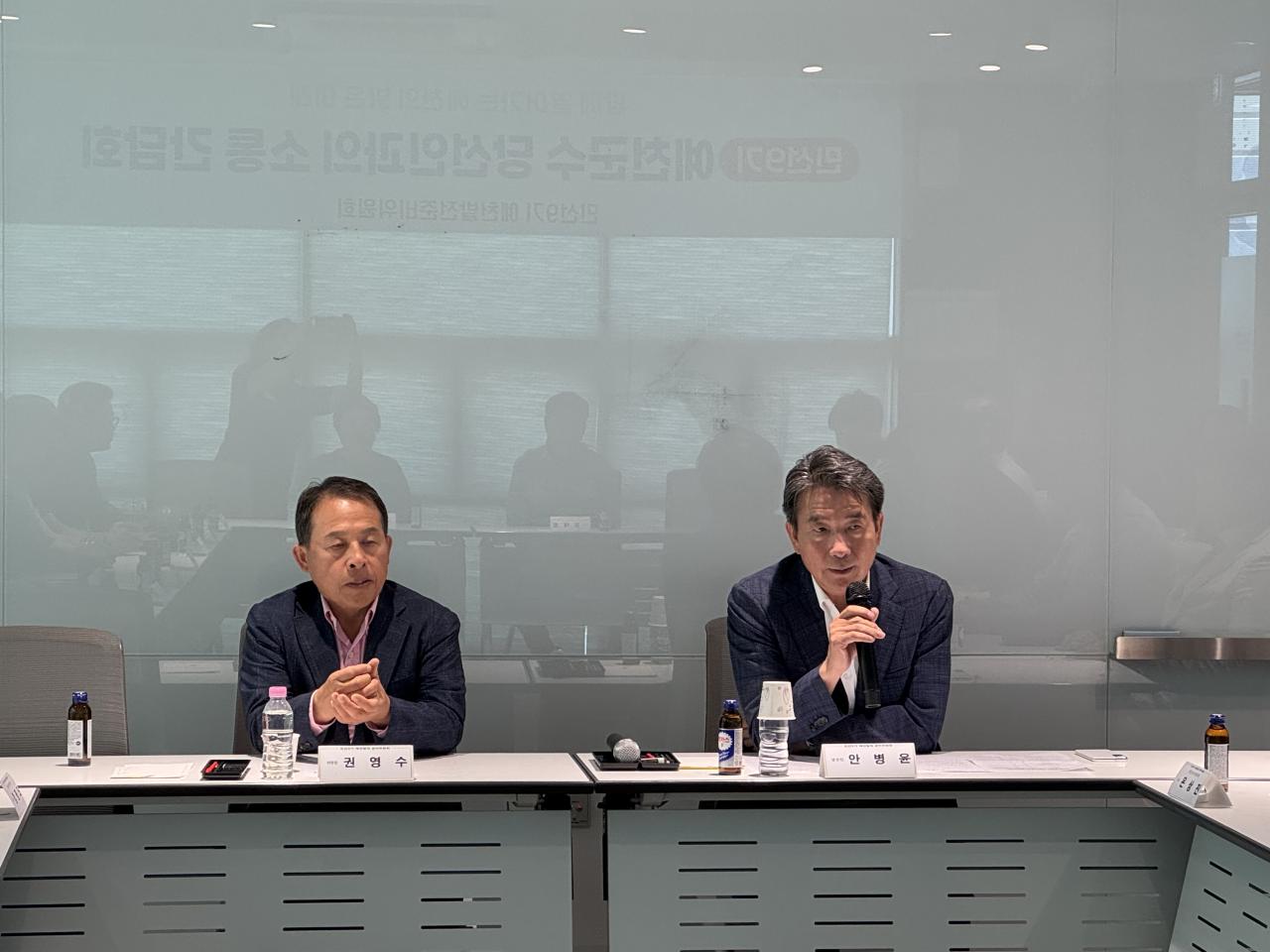 -안병윤 예천군수 당선인 각계 현장 목소리 청취, 군민과의 소통은 계속됩니다, 22일 농업 분야 이어 상공인·복지·문화예술 분야 간담회 개최, 정책토크콘서트까지 잇단 소통 행보…현장