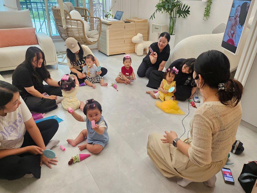 -안동시 부모와 함께하는 공동육아나눔터 0세 특화반 운영, 돌봄교사․간호사 상주, 영아 맞춤형 돌봄과 부모 상담․휴식 지원, 오감놀이․베이비마사지․이유식 만들기 등 다채로운 프로그램