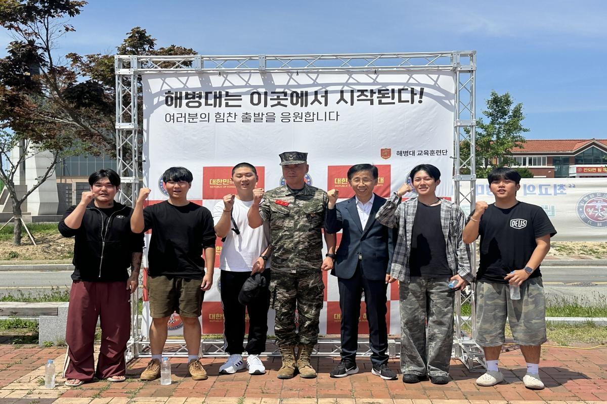 -대구경북지방병무청은 29일 해병대교육훈련단에서 해병 1331기 입영자와 가족·지인 등 4000여 명이 참석한 가운데 두번째 해병대 현역병 입영문화제 행사를 개최했다. (사진 = 대