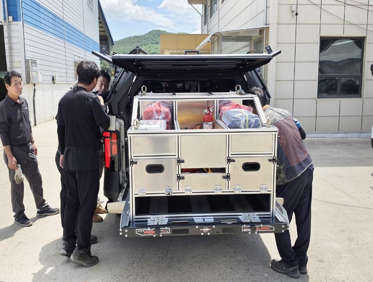 -청송군농업기술센터는 농업인의 임대농기계 이용 편의를 높이고 안전한 운반 환경을 조성하기 위해 5톤 운반차량을 신규 구입하고 임대농기계 운반서비스를 확대 운영한다고 밝혔다. (사진 