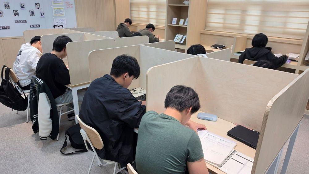 -학생들은 개인별 학습 수준 진단을 비롯해 진도·출결 관리, 주요 과목 교재 지원, 심리·적성 상담 등 체계적인 맞춤형 교육 서비스를 제공받게 된다. (사진 = 예천군)
