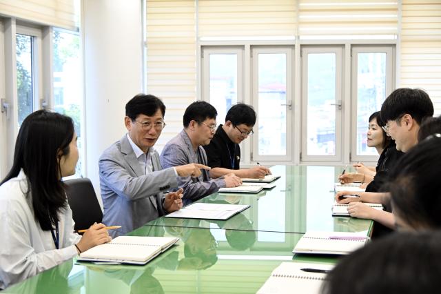 [NSP NEWS Image]최훈식 장수군수, 복지 담당 공무원 현장 목소리 청취