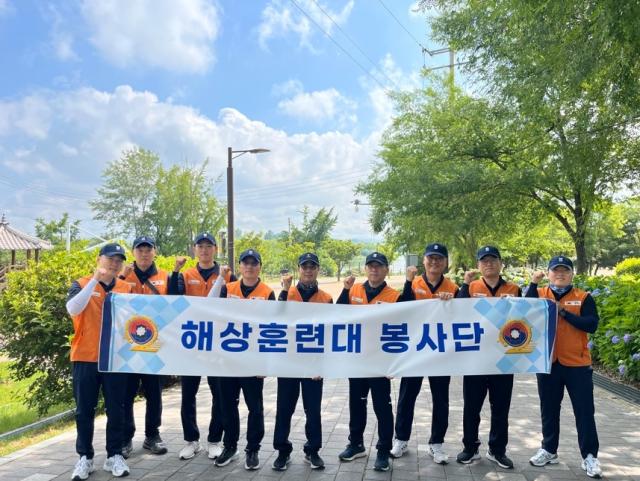 [NSP NEWS Image]평택시자원봉사센터, 해군 2함대와 팽성내리문화공원 유해식물 제거 전개