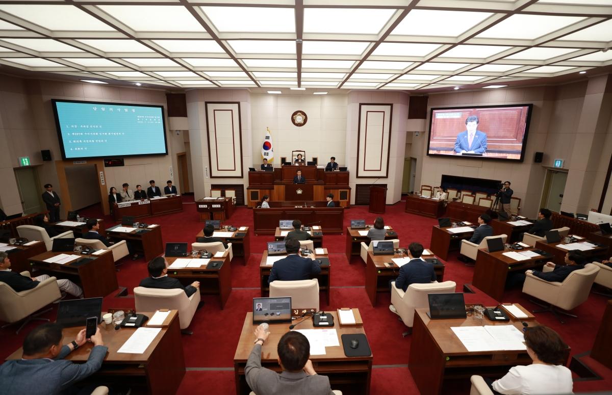 -본회의장 전경 (사진 = 구미시의회)