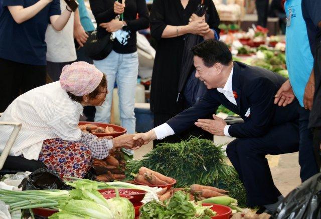 [NSP NEWS Image]박성현 광양시장, 취임 첫날 현장 행보… 전통시장서 시민 목소리 청취