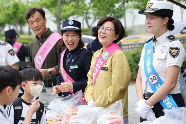 [NSP NEWS Image]김보라 안성시장, 민선 9기 첫 공식 일정 ‘어린이 등굣길 안전’ 챙겨