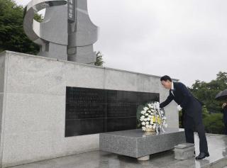(NSP NEWS Image)장길선 구례군수, 여순10·19 위령탑 참배로 민선9기 첫 일정 시작
