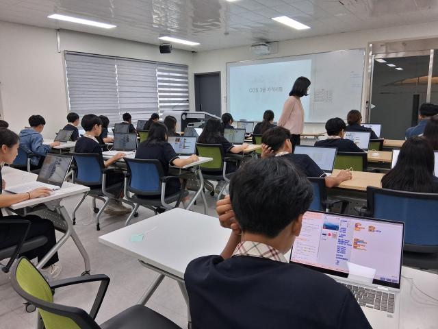 [NSP NEWS Image]곡성군미래교육재단, 중1 코딩자격시험 98명 합격 눈길