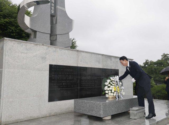 [NSP NEWS Image]장길선 구례군수, 여순10·19 위령탑 참배로 민선9기 첫 일정 시작