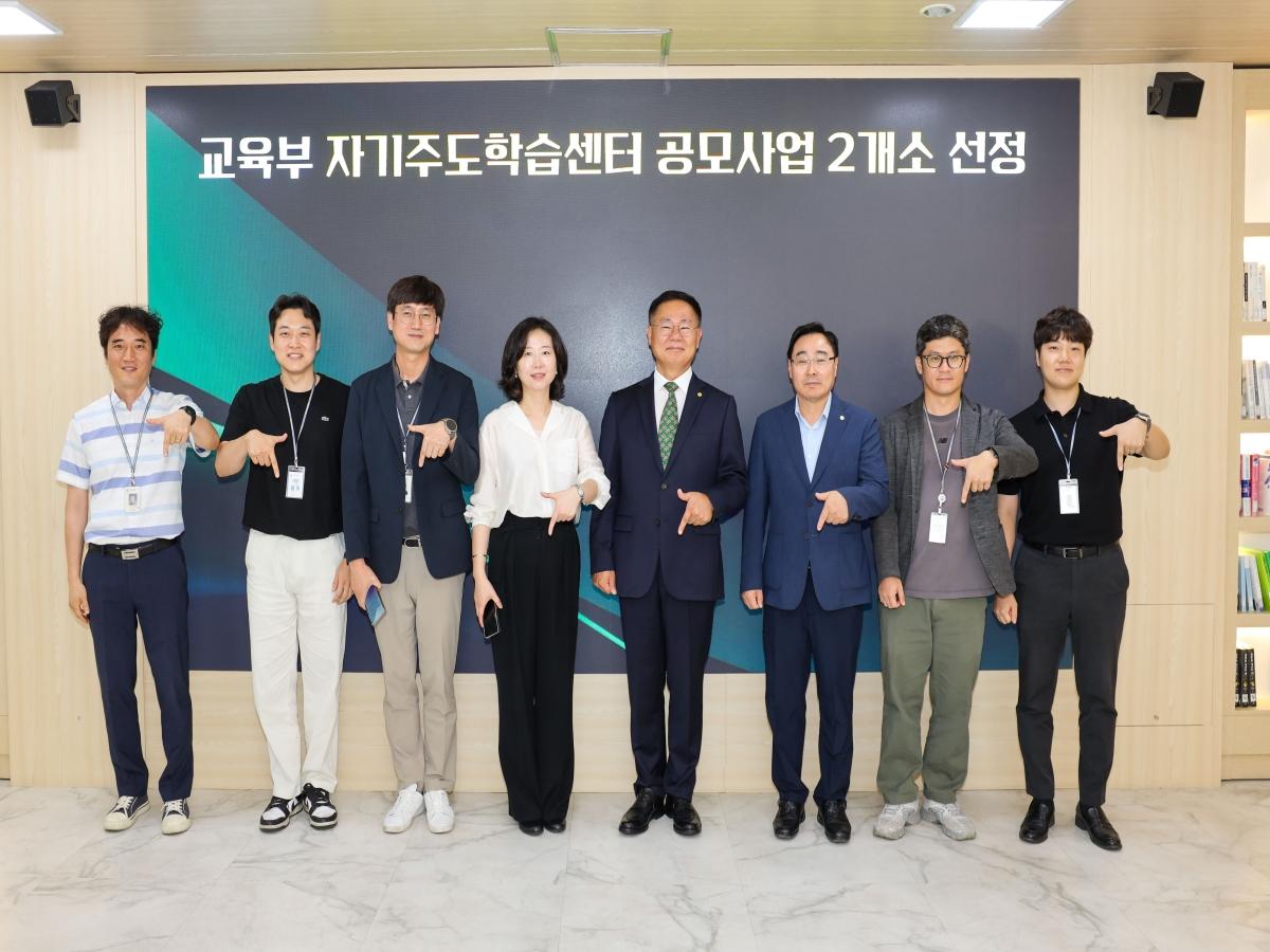 -칠곡군은 교육부 주관 ‘자기주도학습센터 공모사업’에 ‘윤슬마루’(새마을회 대체 건물)와 ‘우정서가’(구상·이중섭 우정의거리 근대건축물) 2개소가 최종 선정됐다고 밝혔다. (사진 =