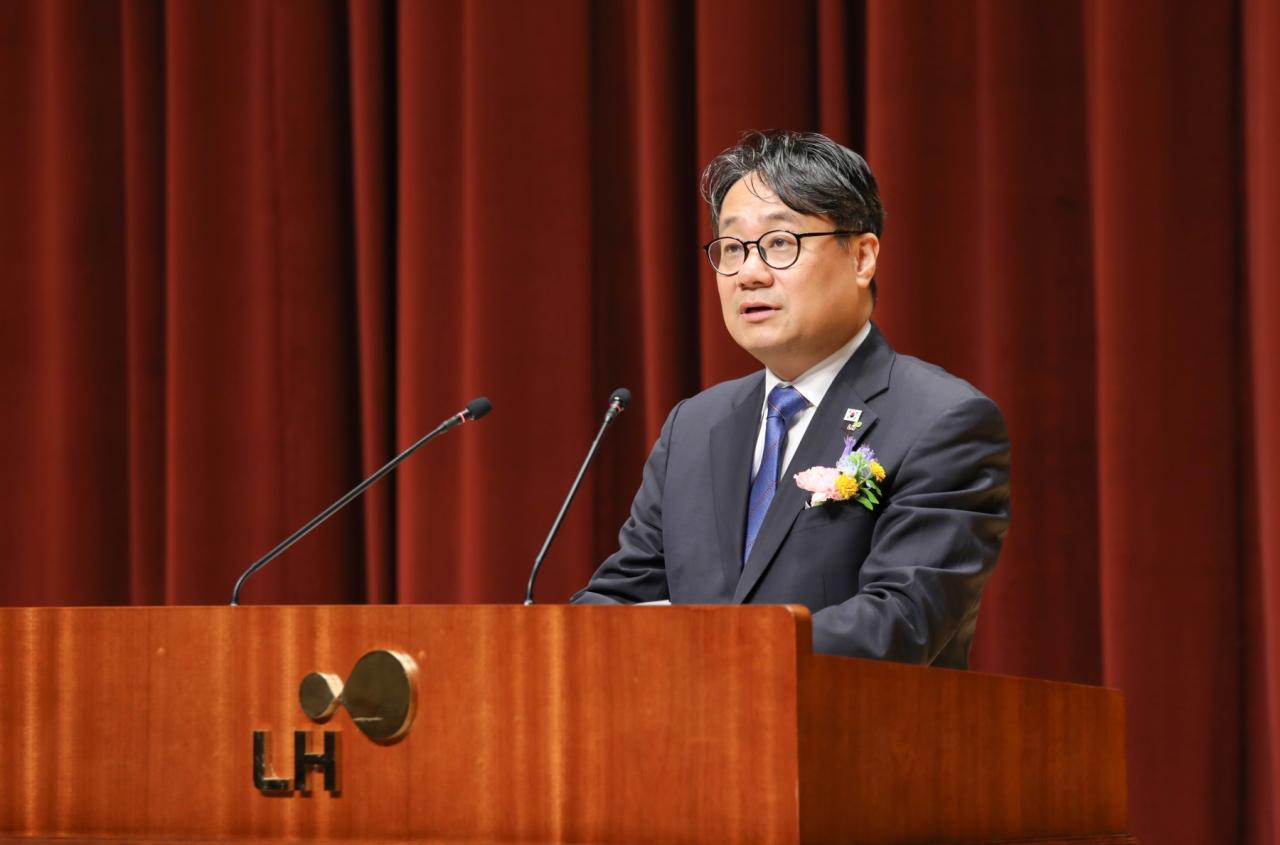 -7월 6일 오전 경남 진주 본사에서 임직원들이 참석한 가운데 이성훈 제7대 신임 사장 취임식이 진행되고 있다. (사진 = LH)