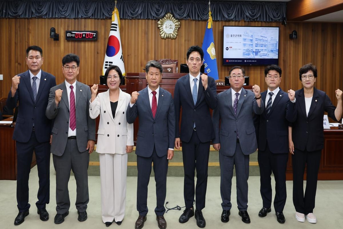 -제10대 울진군의회가 6일 의회 본회의장에서 거행된 개원식을 통해 의정활동의 본격적인 시작을 알렸다. (사진 = 울진군의회)