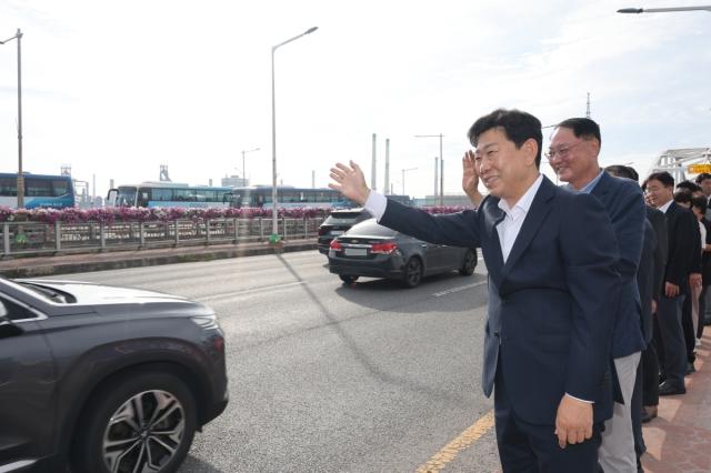 [NSP NEWS Image]박용선 포항시장과 간부공무원, 포스코 출근길 찾아 근로자 격려