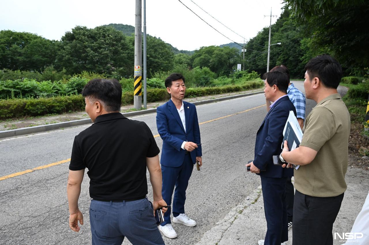 -완주군의회 유이수 의원이 지난 3일 소양면 용연 마수마을 인근 도로 현장을 방문해 도로 상태를 점검하고 주민 의견을 청취하고 구체적인 정비 방안을 논의했다. (사진 = 완주군의회)