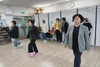 [NSP NEWS Image]영덕군가족센터, 대경대학교와 손잡고 시니어 모델 워킹 전문성 강화