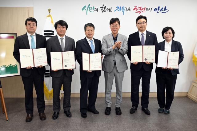 [NSP NEWS Image]안산시, 시정 고문변호사 5명 재위촉…든든한 법률 조력자 확보