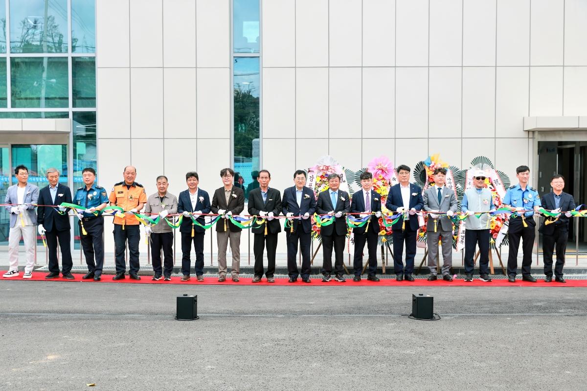 -경주시는 8일 감포읍 대본리 가곡항 일원에서 지역주민과 관계기관, 내·외빈 등 200여 명이 참석한 가운데 가곡항 어촌뉴딜300사업 준공식을 개최했다고 밝혔다. (사진 = 경주시)