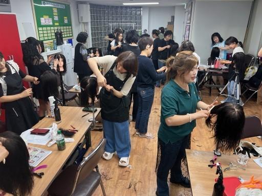 -군포시 미용업 기술교육 모습. (사진 = 군포시)
