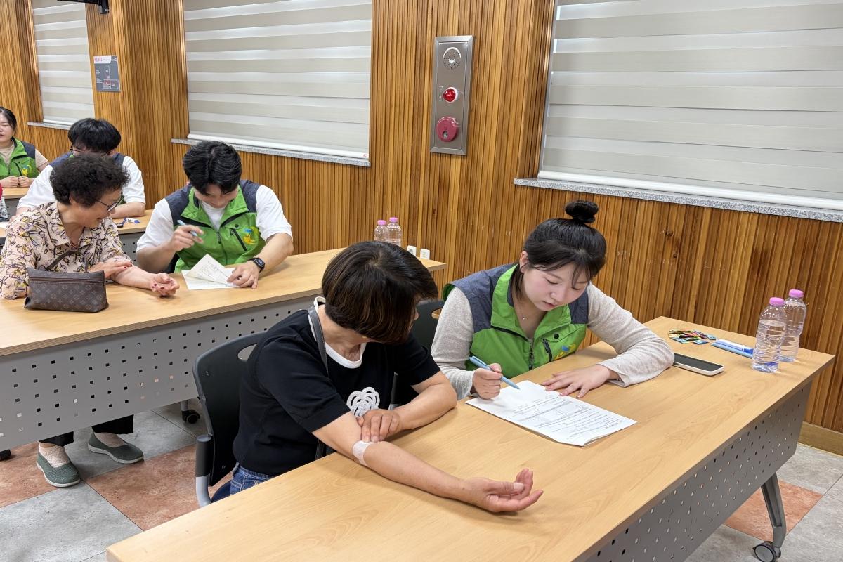 -경상북도 환경보건센터는 지난 6월 30일과 7월 1일 2일간 구미시 일대에서 환경보건 사전 감시체계 구축 및 주민 건강모니터링을 실시했다. (사진 = 동국대WISE캠퍼스)