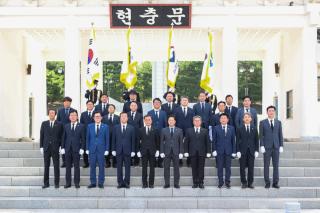 [NSP NEWS Image]경상북도의회, 제13대 전반기 의장단·상임위원장 영천호국원 참배