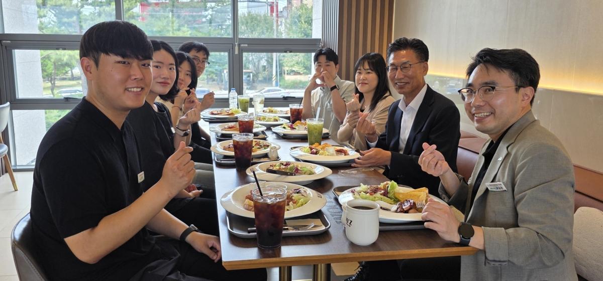 -영천시는 14일 청렴하고 유연한 조직문화 조성을 위해 신규 공무원들과 함께 ‘세대공감 청렴 타운홀 미팅’을 개최했다. (사진 = 영천시)