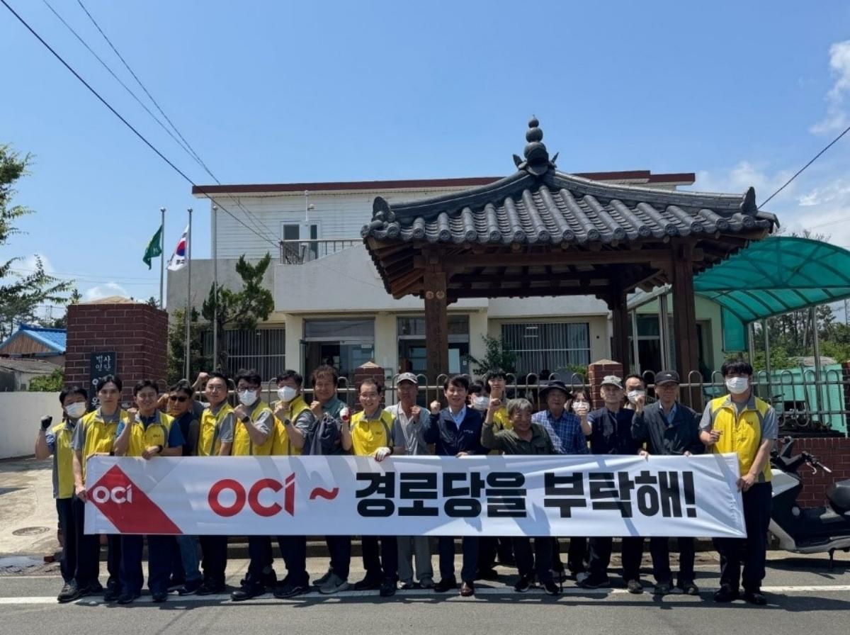 -OCI 포항공장 1004 봉사팀과 미래실업 직원 10여 명이 지난 6월 25일부터 7월 30일까지 포항시 청림동 몰개월 경로당을 시작으로 매주 관내 경로당을 순회하며 여름철 환경개