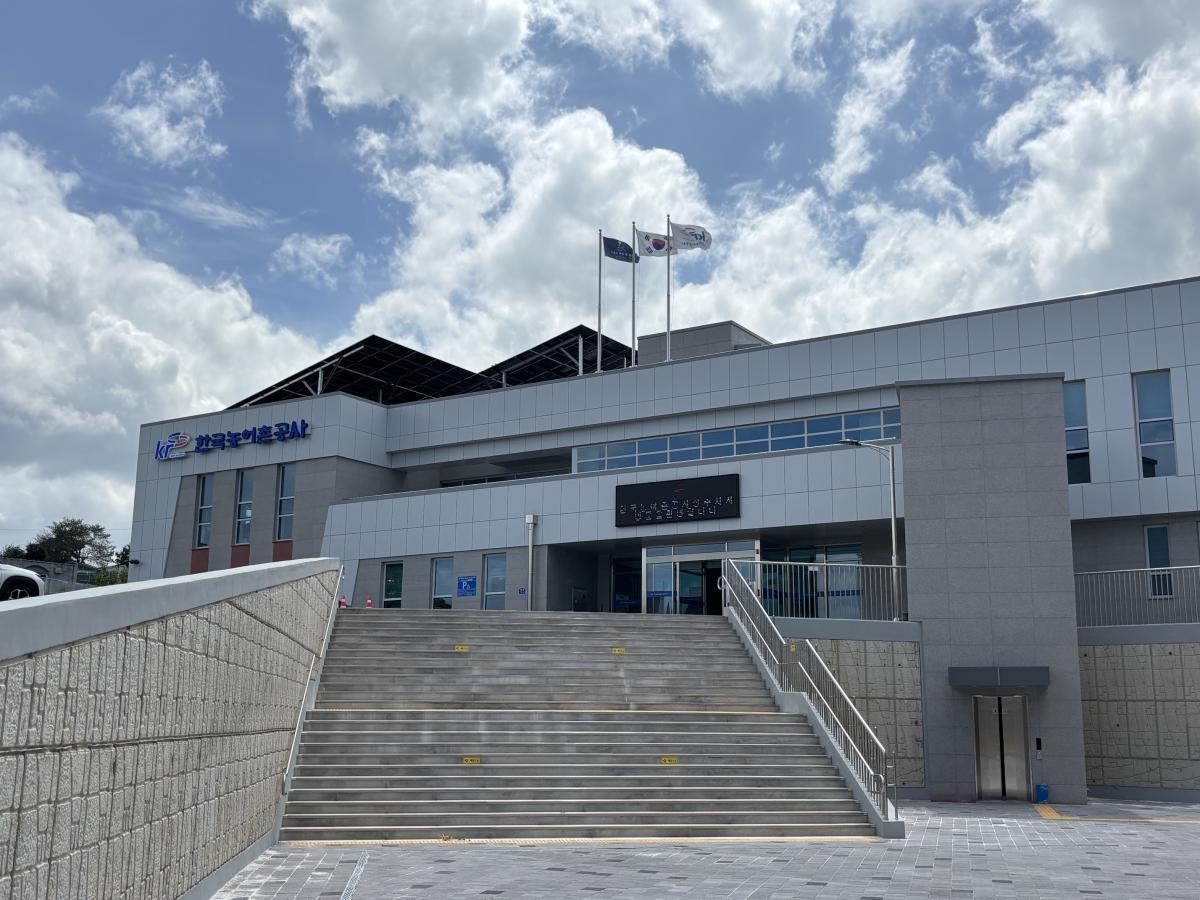 -한국농어촌공사 성주지사는 청년농업인의 농지 확보 부담을 완화하고 안정적인 영농 정착을 도모하고자 ‘선임대후매도’ 사업을 추진하고 있다. (사진 = 한국농어촌공사 성주지사)