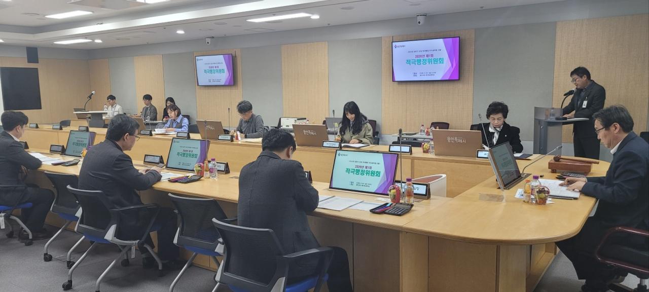 -용인특례시가 ‘2026년 하반기 적극행정 우수사례’ 공모 결과 총 89건을 접수했다. 사진은 지난 2월 제1회 적극행정위원회 모습. (이미지 = 용인특례시)