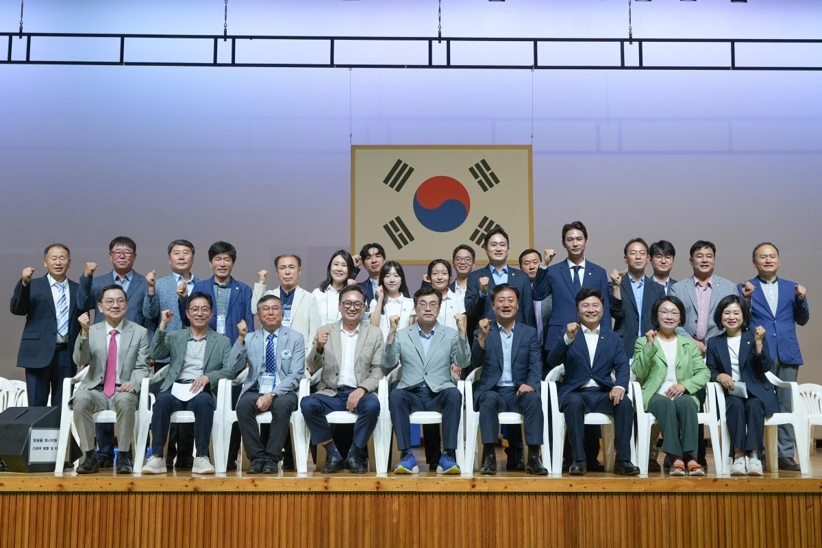 -이충문화체육관에서 열린 ‘2026 평택시장배 전국 바둑대회’ 기념촬영 모습. (사진 = 평택시)
