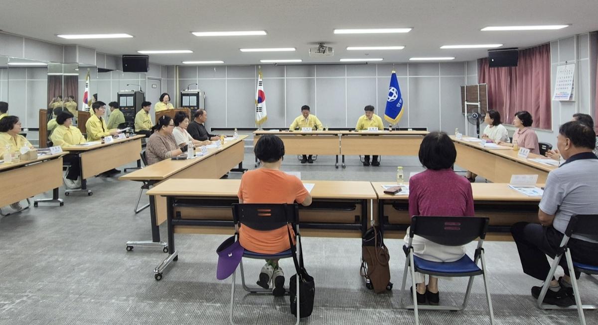 -안양시는 13일 오후 안양3동 행정복지센터에서 행정안전부와 함께 주민대피지원단 운영 활성화를 위한 현장간담회를 진행하고 있다. (사진 = 안양시)