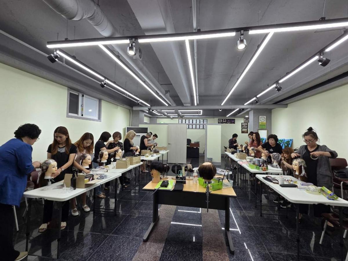 -지난해 관내 일반미용업자 대상으로 진행된 뷰티아카데미 모습. (사진 = 안산시)