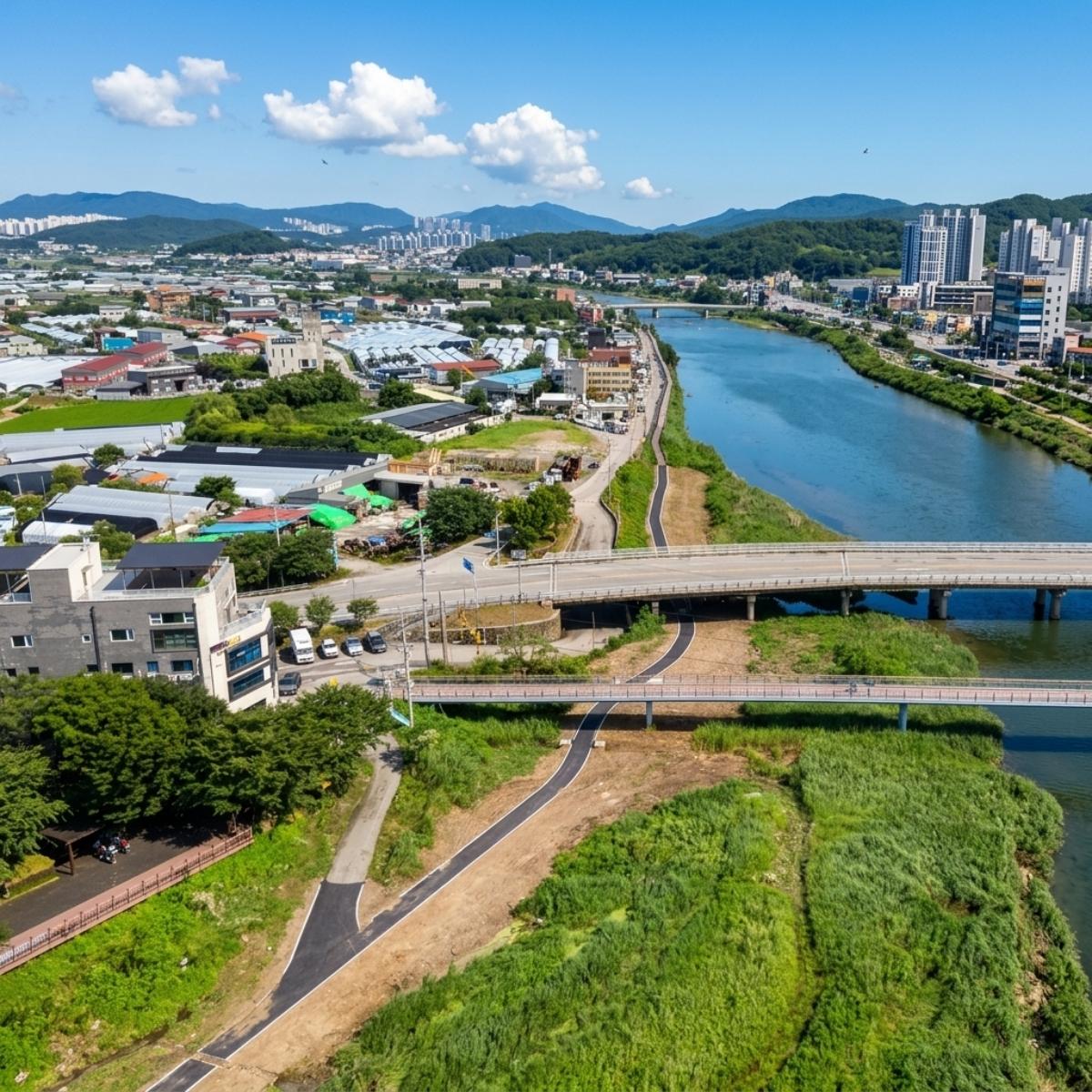 -용인특례시가 처인구 모현읍 한국외국어대학교 사거리부터 리버빌까지 경안천 0.7㎞ 구간 조성한 산책로 구간. (사진 = 용인특례시)