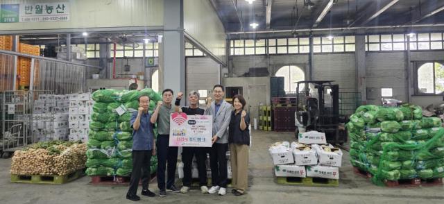 [NSP NEWS Image]안산시, 농수산물시장 반월농산서 농산물 6840kg 기탁받아 대한노인회 전달
