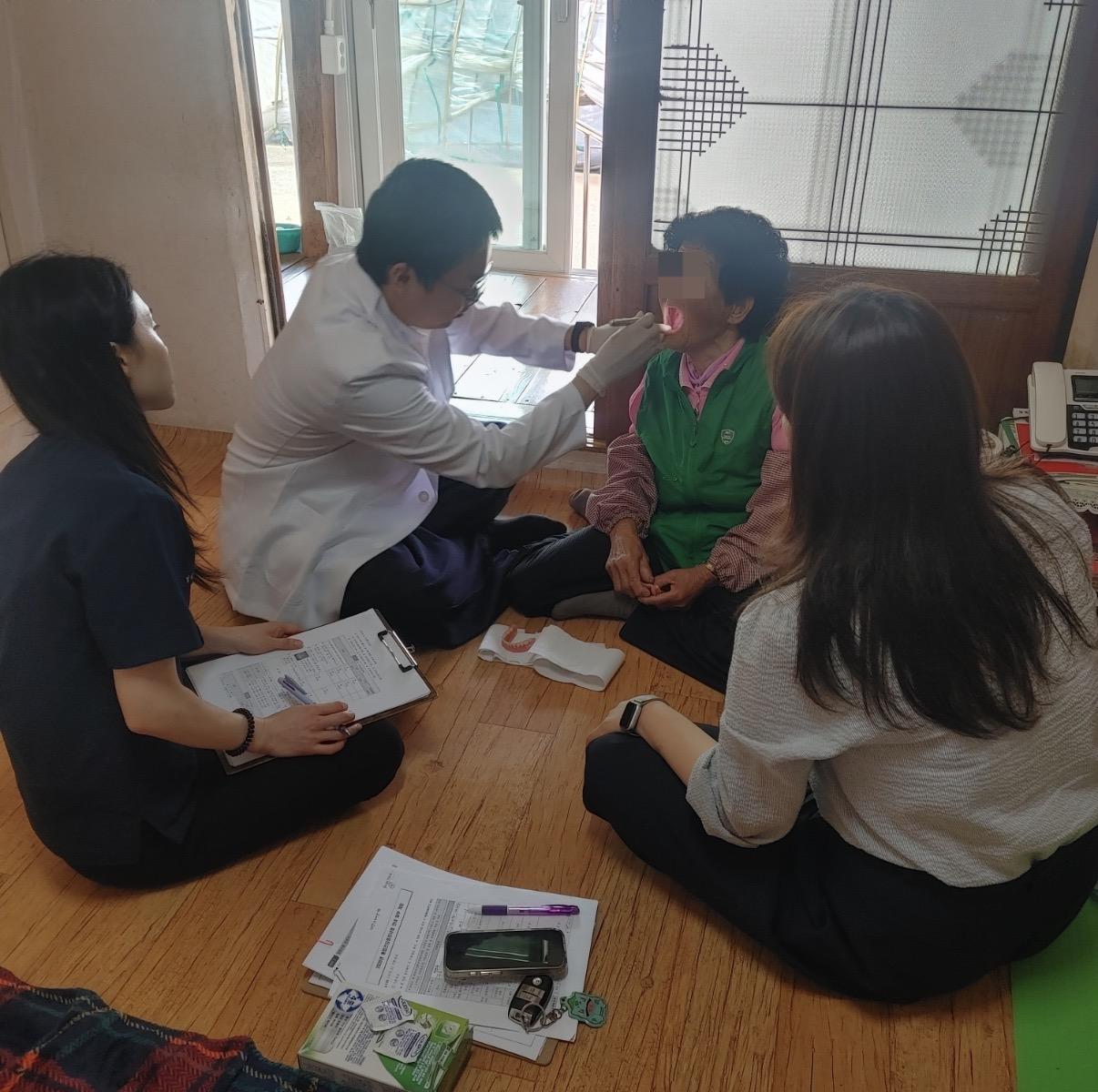-곡성군의 방문 구강건강 관리사업. (사진 = 곡성군)