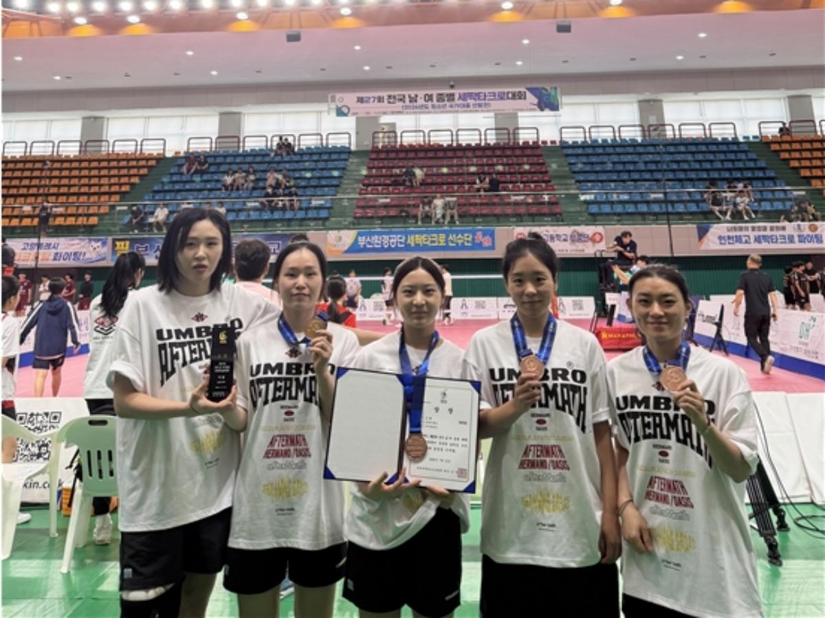 -경북도청 세팍타크로팀(여자) 왼쪽 최지나, 김미선, 설송희, 이성은, 김지영 (사진 = 경상북도)