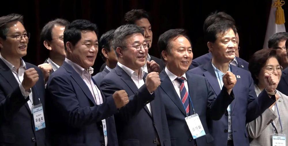 -행정안전부와 산림청, 소방청, 기상청 등 관계기관이 정책 방향과 대응 경험을 공유한 가운데 권기창 시장은 ‘상처를 딛고 상생으로’를 주제로 우수사례를 발표했다. (사진 = 안동시)
