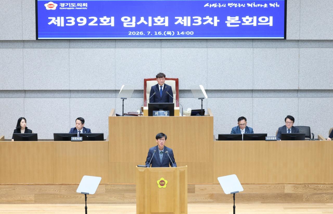 -제392회 경기도의회 임시회 제3차 본회의에서 제12대 전반기 교육기획위원회 위원장으로 선출된 국중범 경기도의원이 당선 소감을 밝히고 있다. (사진 = 경기도의회)