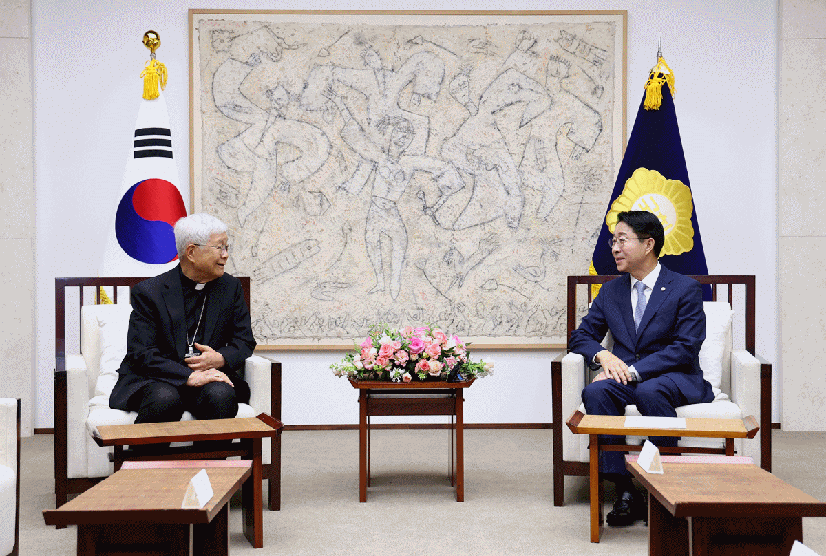 -유흥식 추기경(좌)과 조정식 국회의장(우) (사진 = 국회의장 공보소통수석실)
