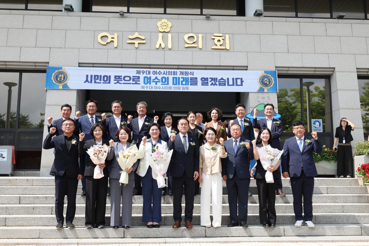 -여수시의회 더불어민주당 소속 의원들 (사진 = 여수시의회)