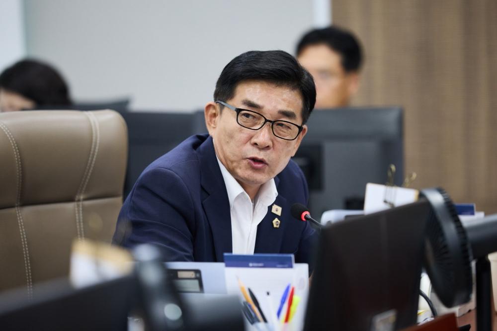 -집중 질의하는 엄교섭 경기도의원. (사진 = 경기도의회)