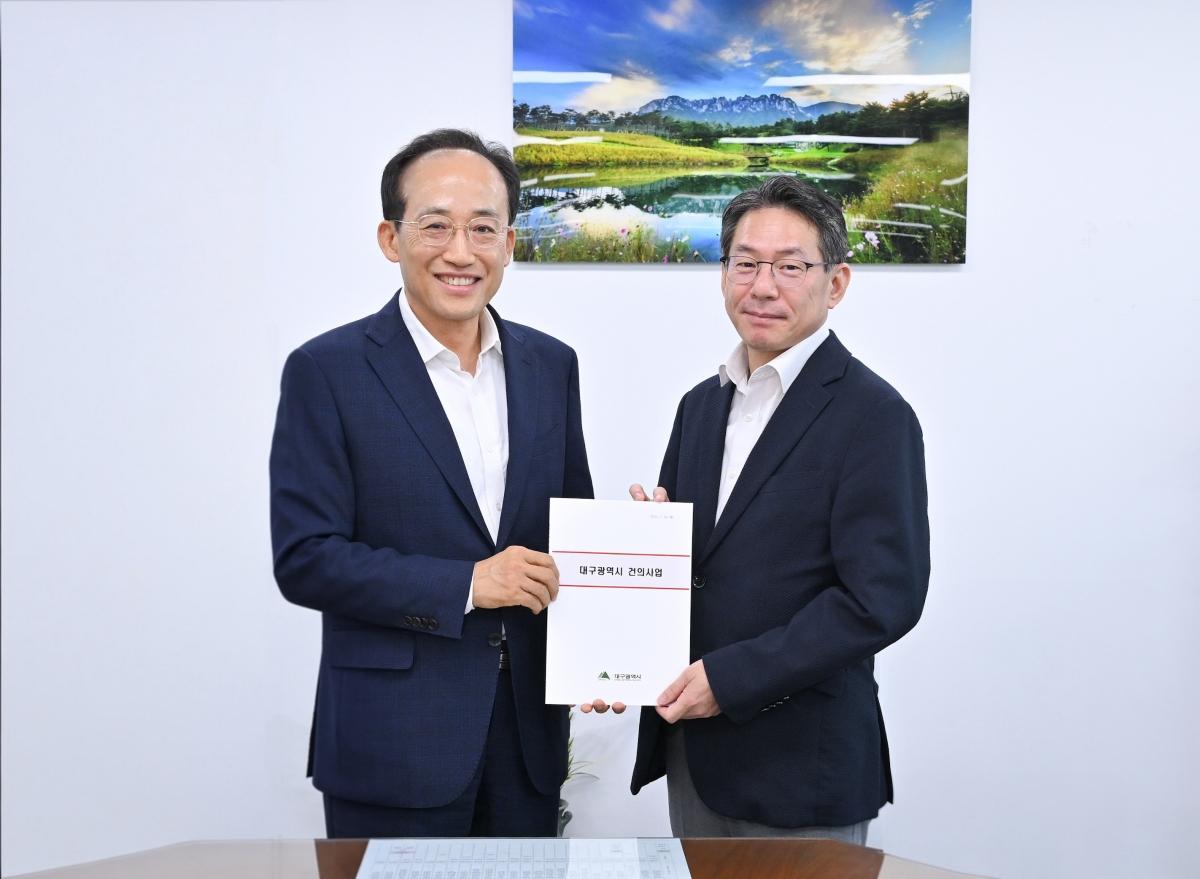 -추경호 대구시장이 예산편성의 ‘골든타임’을 놓치지 않기 위해 지난 20일 기획예산처를 방문했다. 조용범 기획예산처 차관과의 면담 (사진 = 대구광역시)
