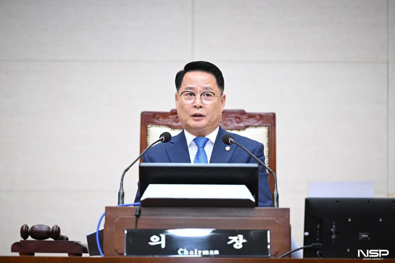 -완주군의회 성중기 의장이 21일 제302회 임시회 개회사를 하고 있다. (사진 = 완주군의회)