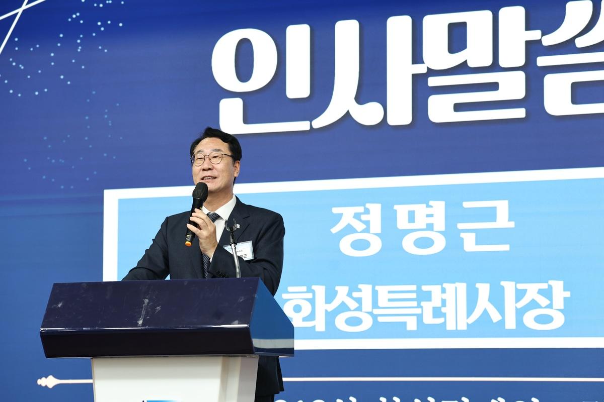 -21일 정명근 화성시장이 제212차 화성경제인포럼에서 인사말을 하고 있다. (사진 = 화성시)