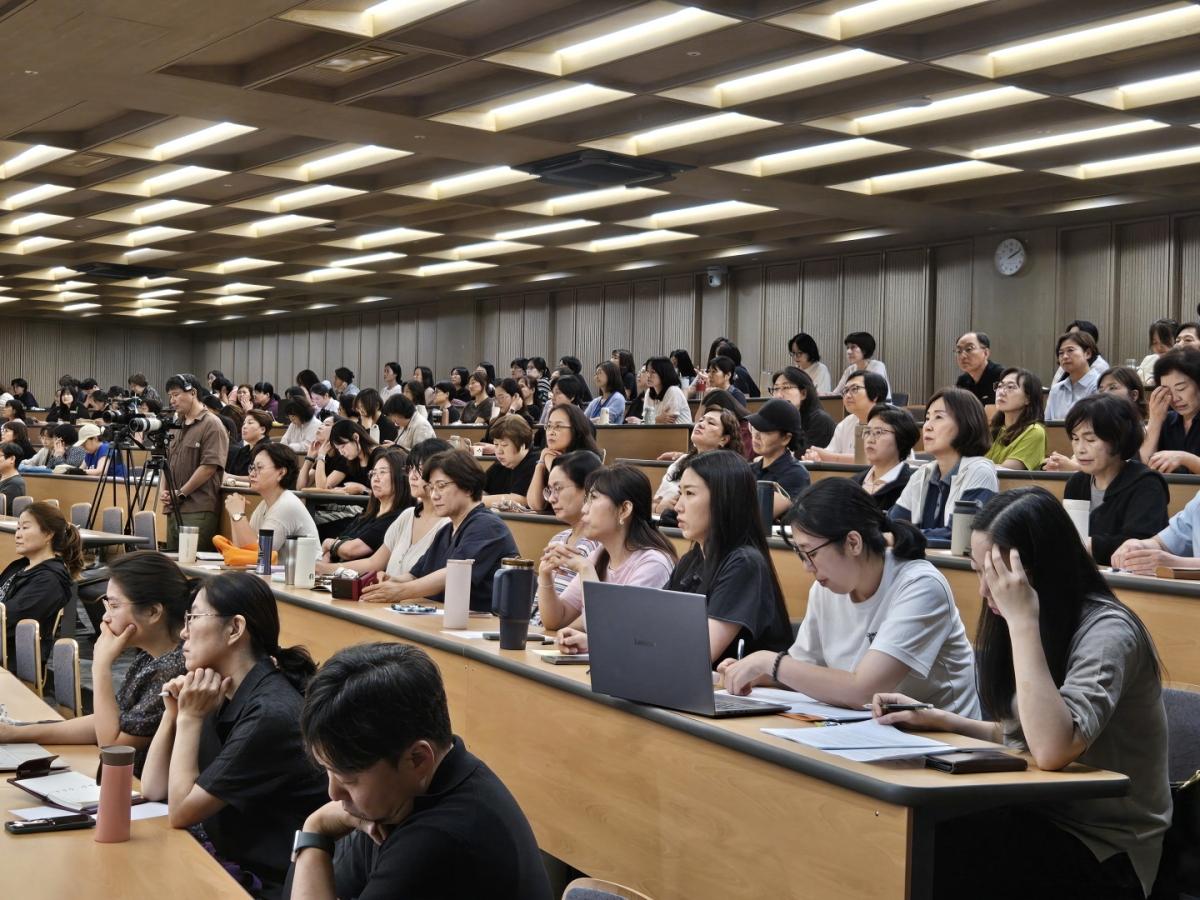 -18일 마을교사를 대상으로 교육도시 시흥 브리핑 연수를 진행하고 있다. (사진 = 시흥시)