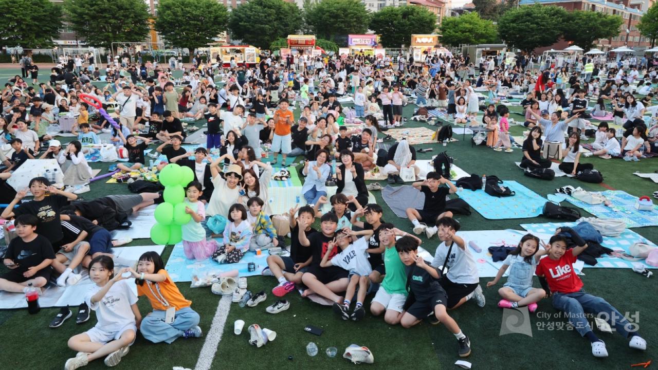 -‘오늘, 안성밤마실 어떠세요?’ 행사에 참여한 시민들 모습. (사진 = 안성시)