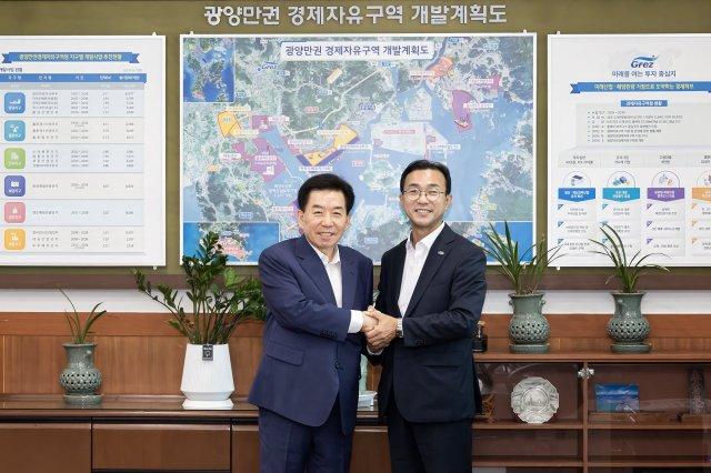 -구충곤 광양경자청장(좌), 서영학 여수시장(우) (사진 = 광양만권경제자유규역청)